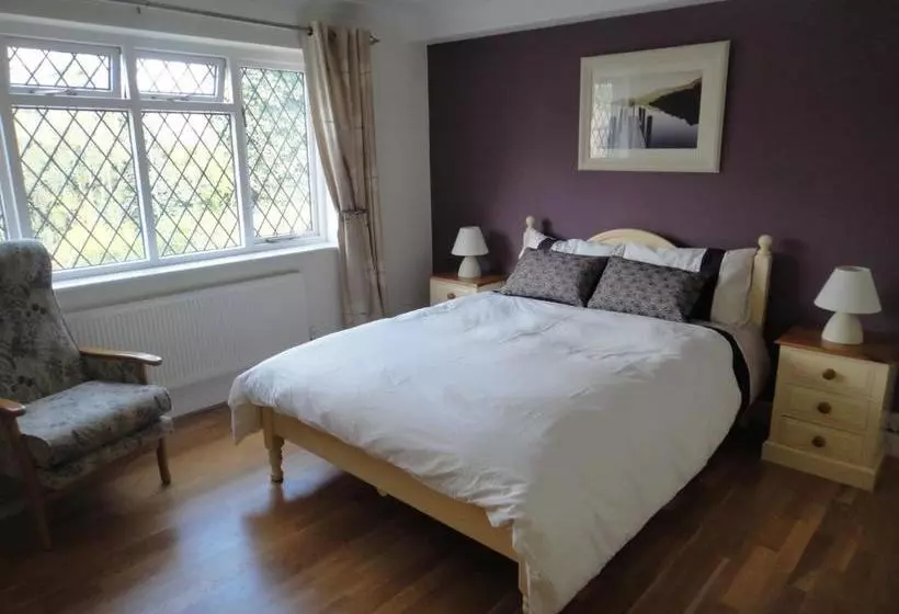 پانسیون The Oaks Guest House