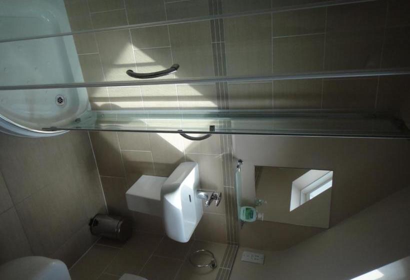 بنسيون The Oaks Guest House