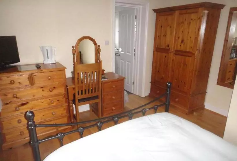 پانسیون The Oaks Guest House