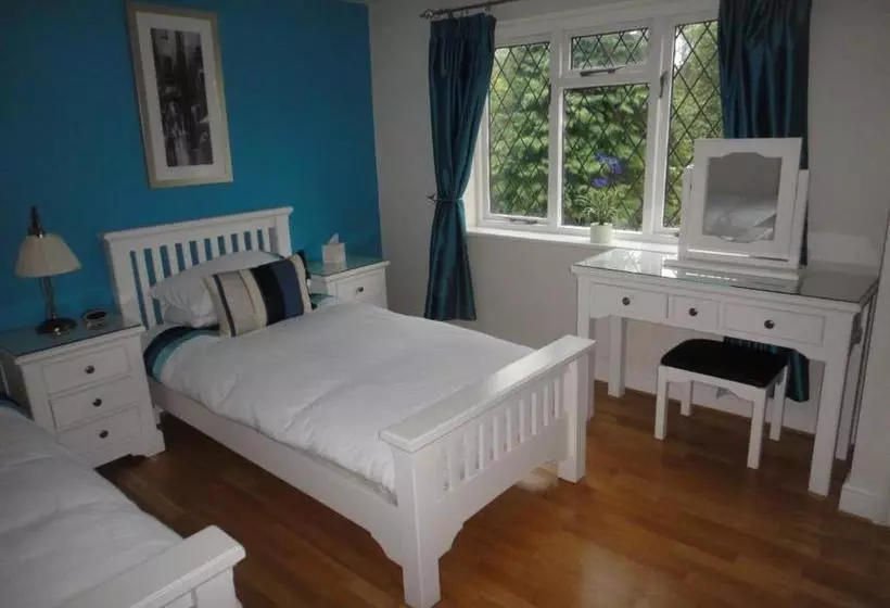 پانسیون The Oaks Guest House