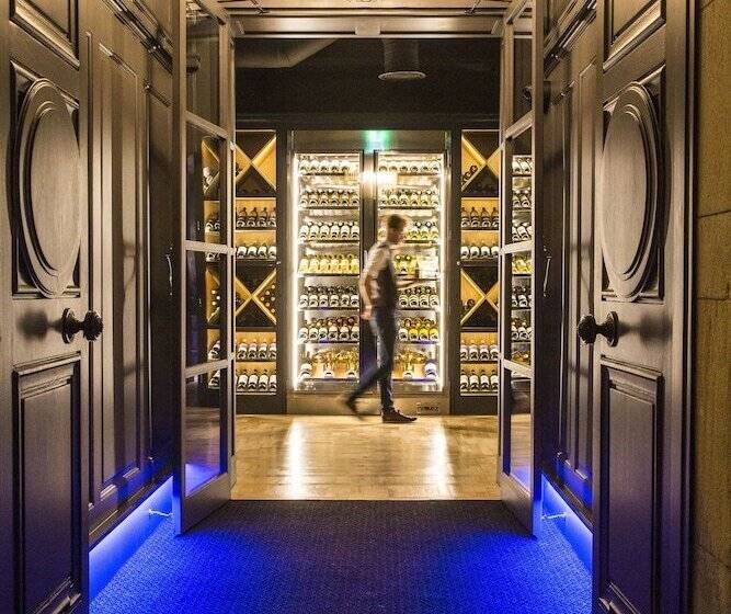 The Halston Carlisle