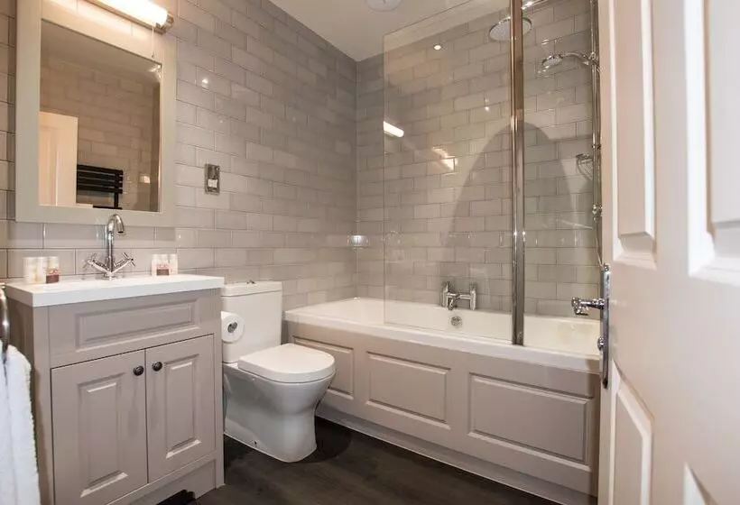 The Halston Carlisle