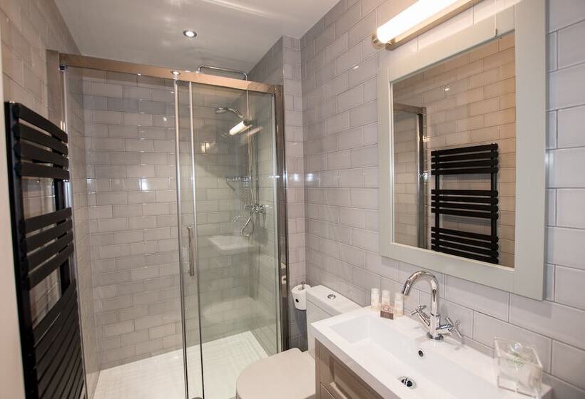 The Halston Carlisle