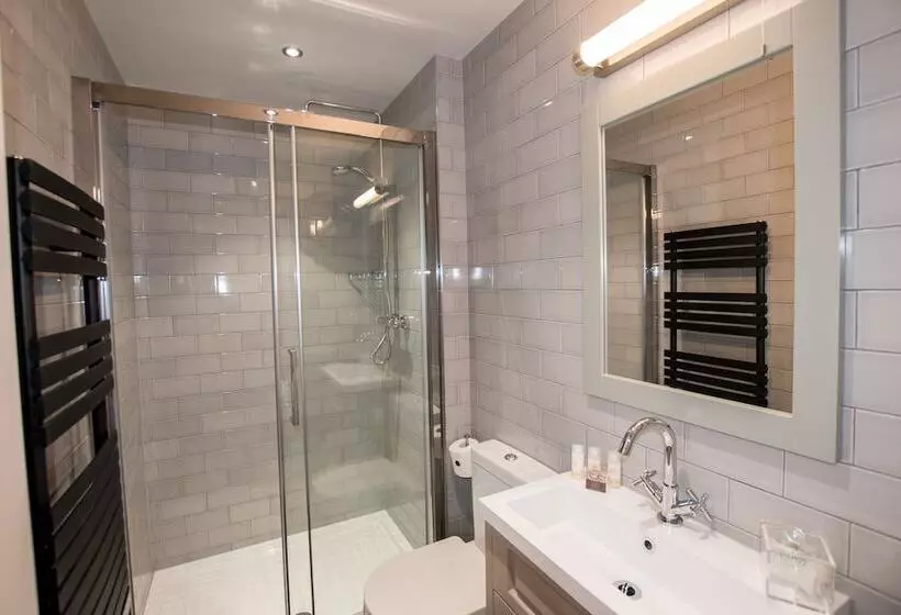 The Halston Carlisle