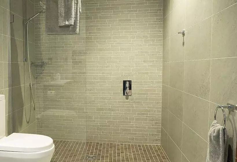 The Halston Carlisle