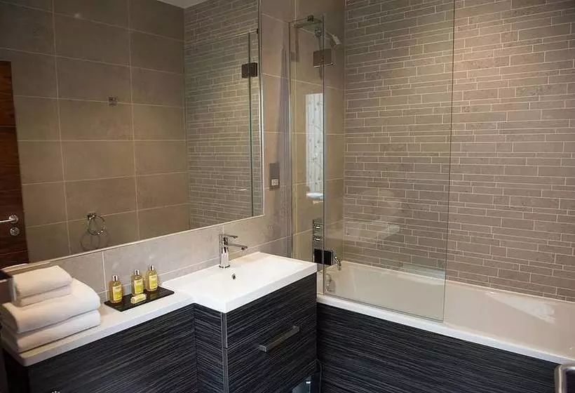 The Halston Carlisle