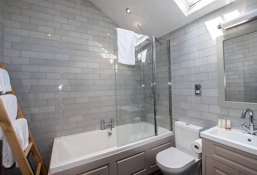 The Halston Carlisle