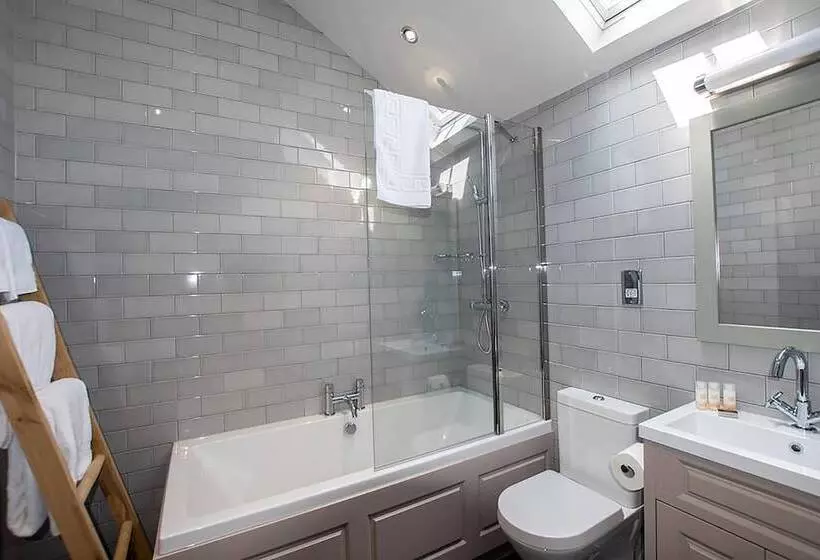 The Halston Carlisle