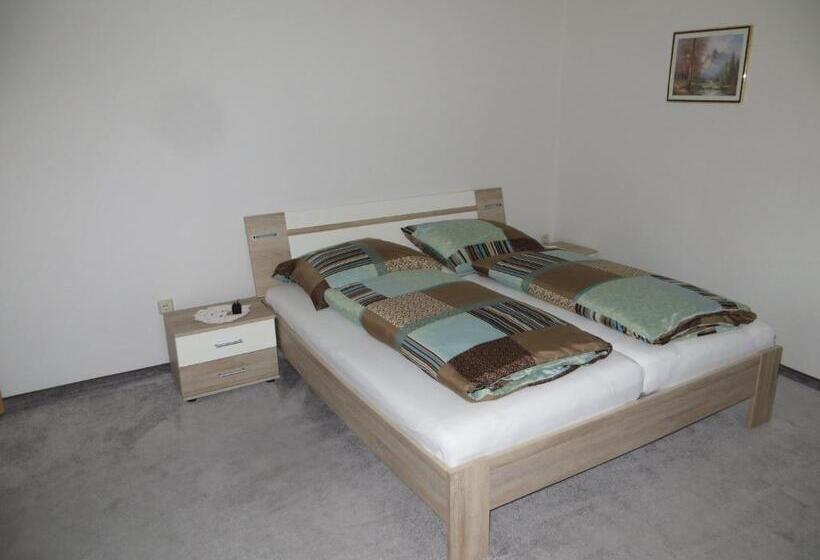 بنسيون Ferienwohnung & Zimmervermietung Wolf