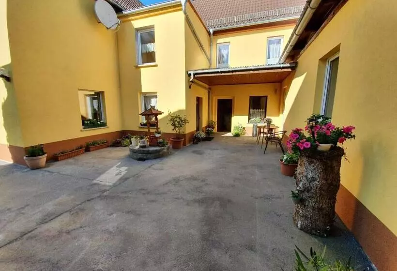 Majatalo Gasthof Zum Amboss