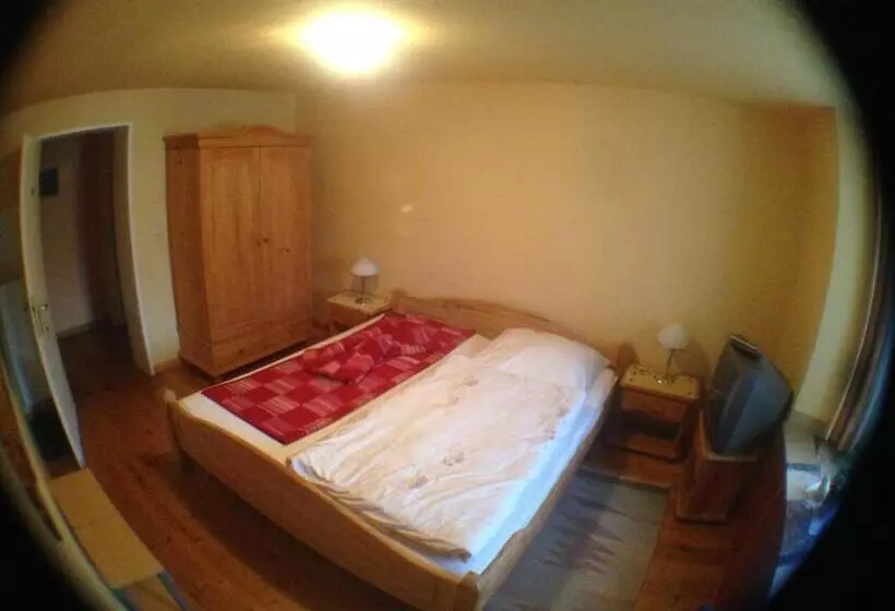 Majatalo Gästehaus Burg Molbach