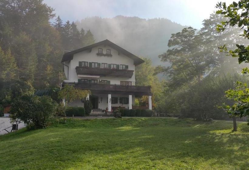 פנסיון Villa Bergkristall