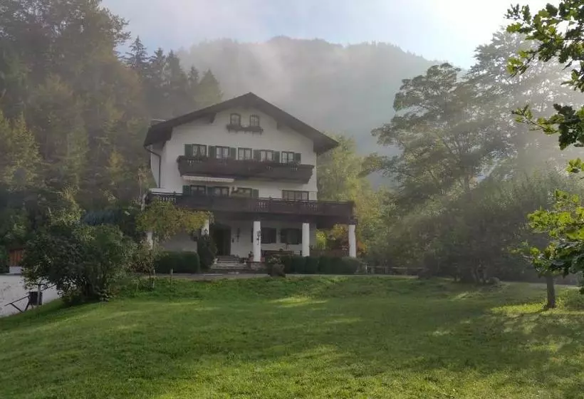 ペンション Villa Bergkristall