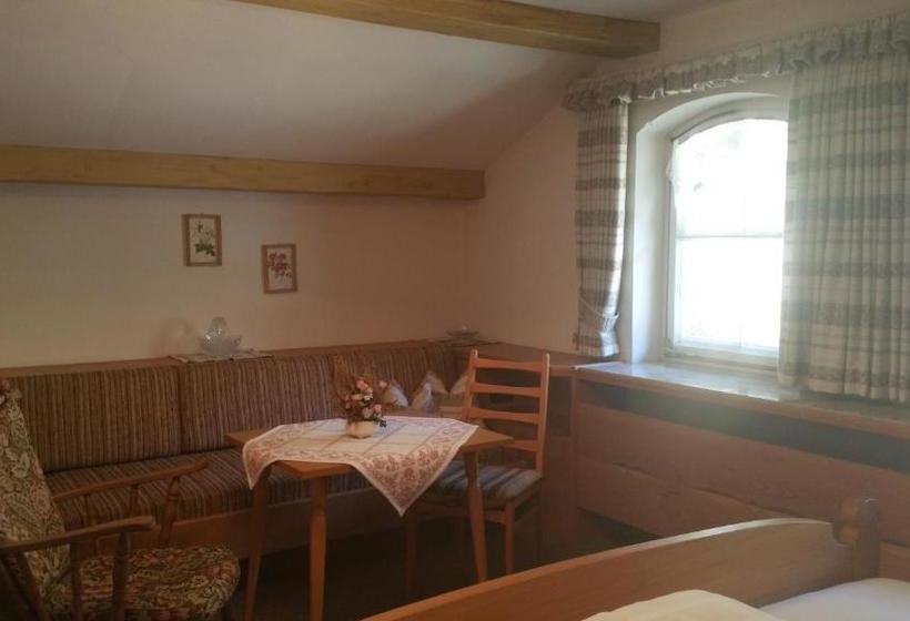 פנסיון Villa Bergkristall