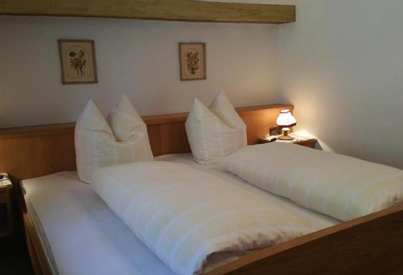 פנסיון Villa Bergkristall