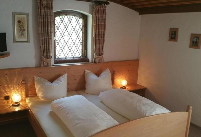 פנסיון Villa Bergkristall