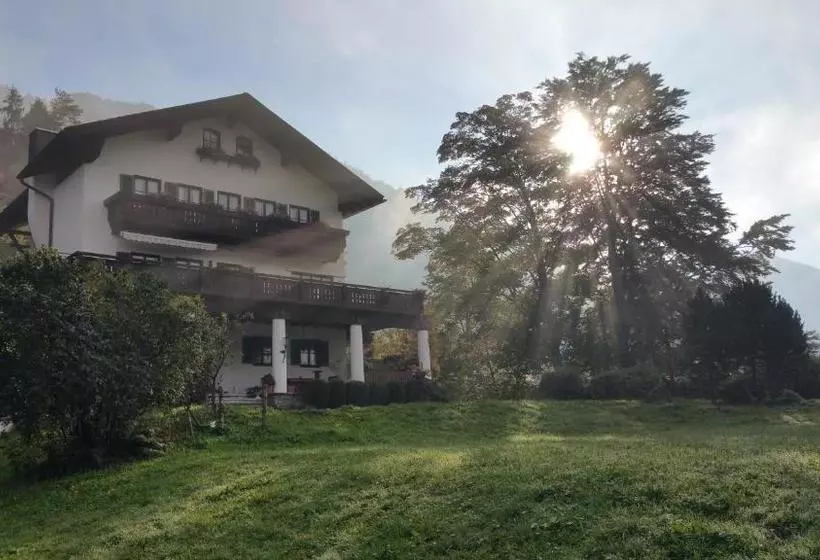 ペンション Villa Bergkristall