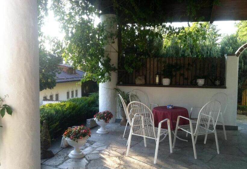 פנסיון Villa Bergkristall