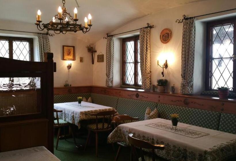 פנסיון Villa Bergkristall