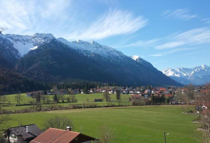 פנסיון Villa Bergkristall