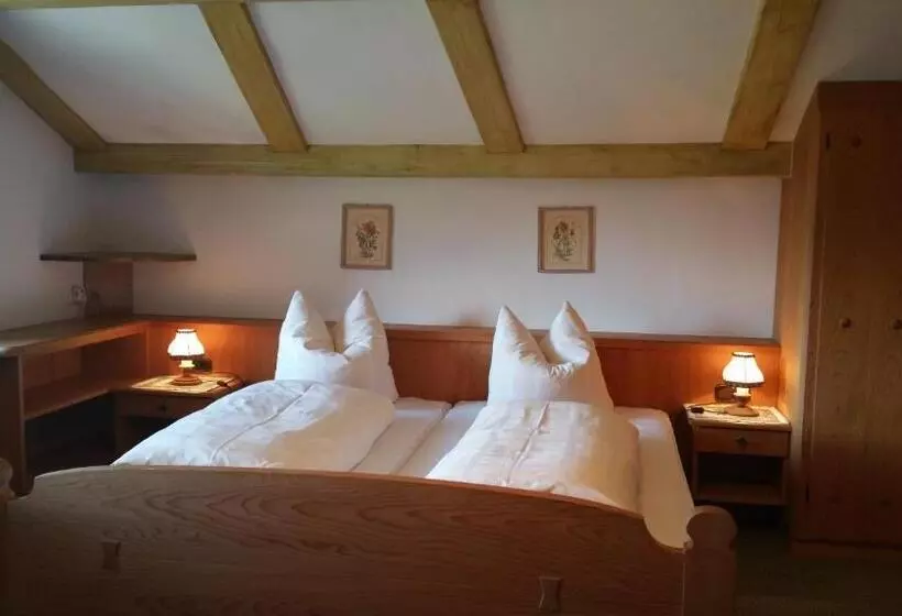 ペンション Villa Bergkristall