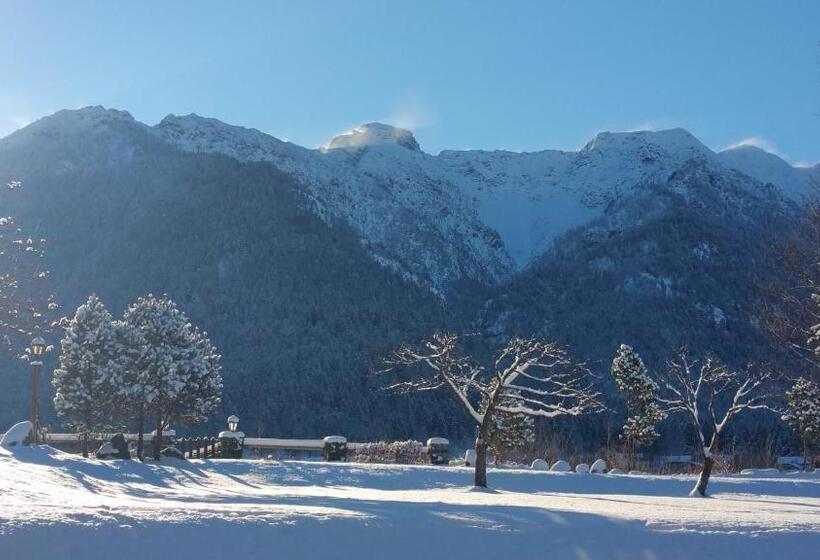 פנסיון Villa Bergkristall