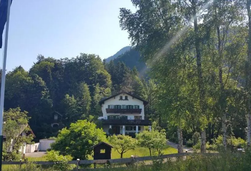 ペンション Villa Bergkristall
