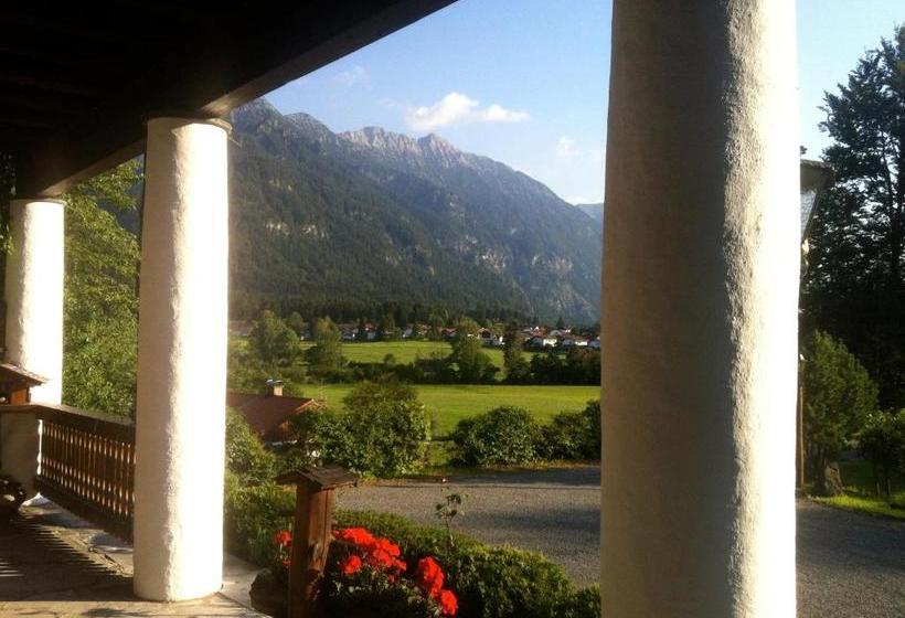 פנסיון Villa Bergkristall