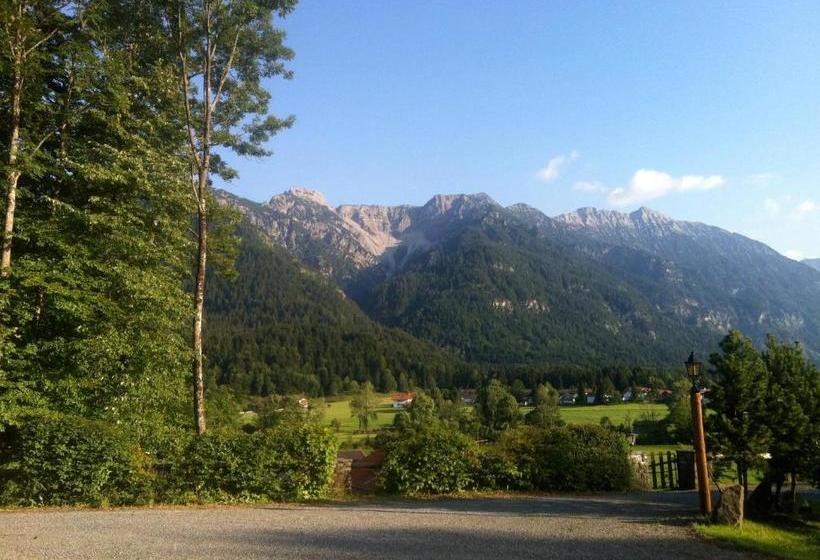 פנסיון Villa Bergkristall