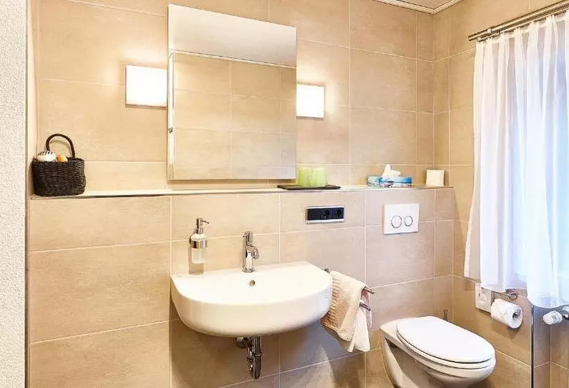 ユースホステル Gasthof Adler