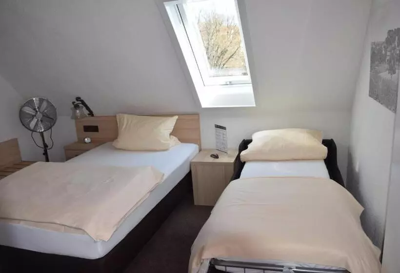 ユースホステル Gasthof Adler