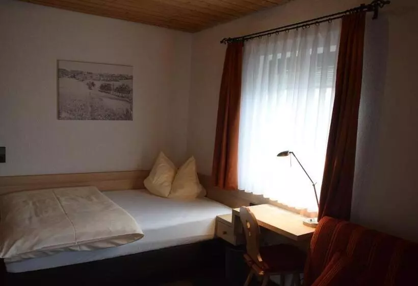 ユースホステル Gasthof Adler