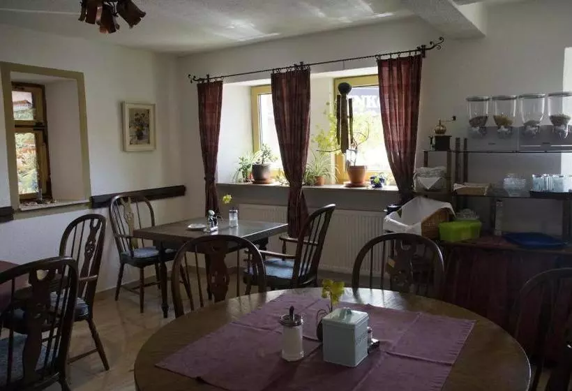 ユースホステル Gasthof Adler