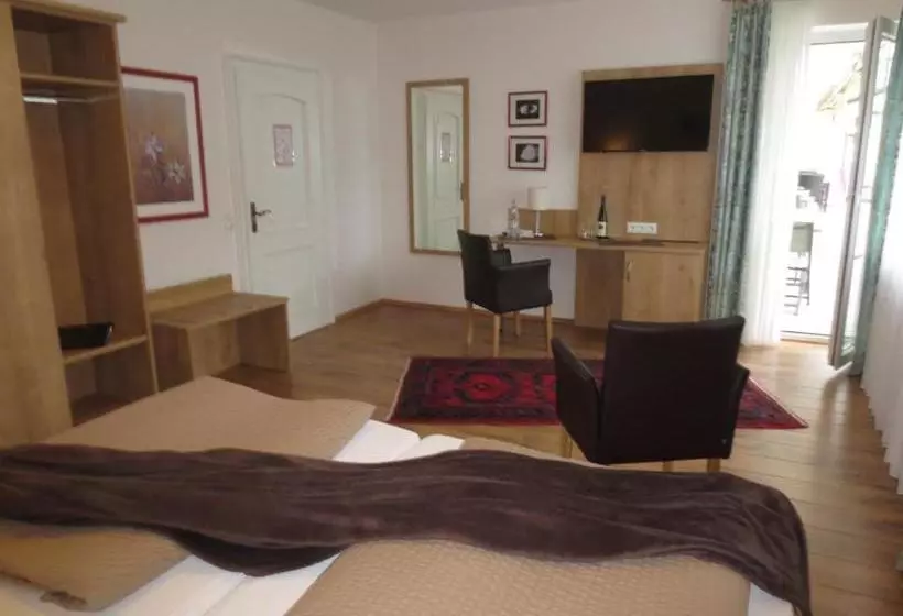 Majatalo Wein & Gästehaus Rosenlay