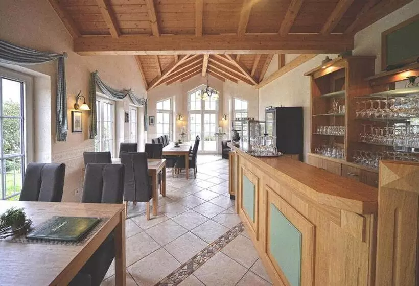 Majatalo Wein & Gästehaus Rosenlay