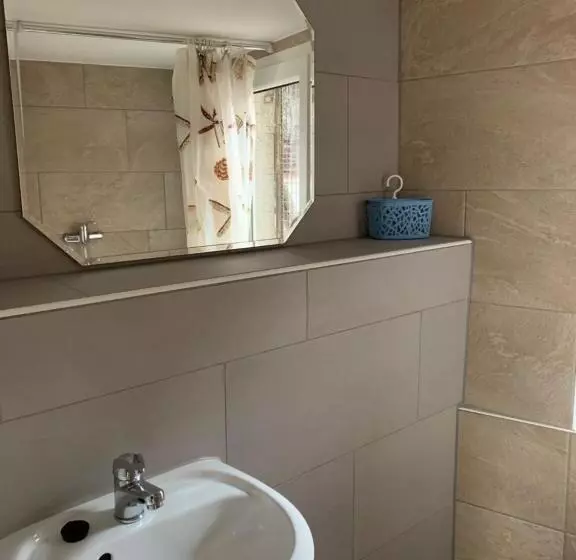 Belle Vue Apartrooms