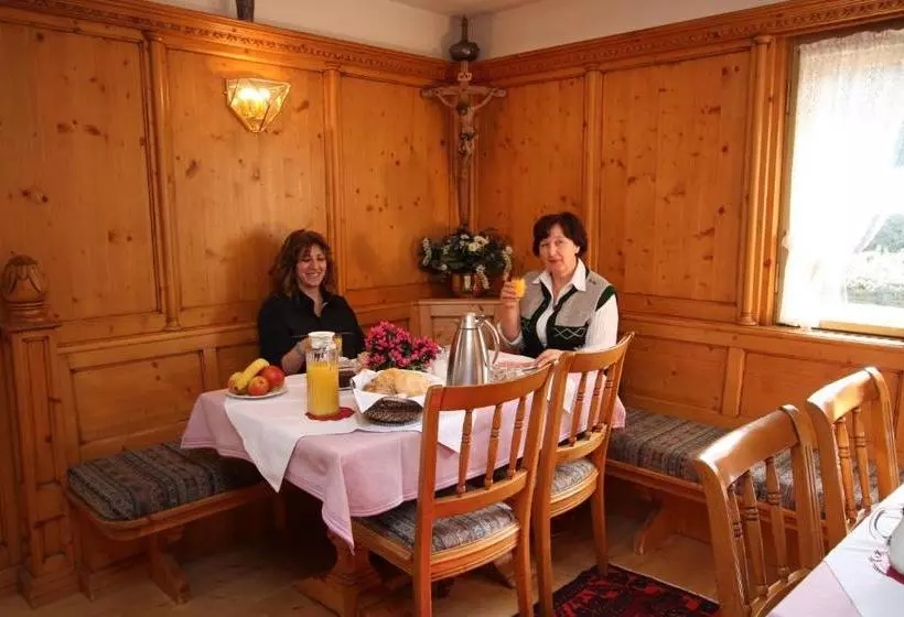 ペンション Haus Höllental