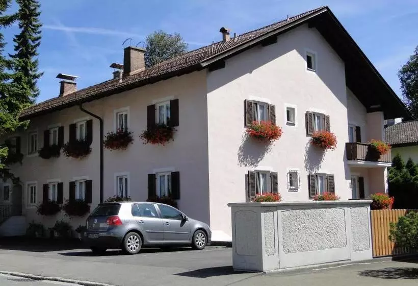 ペンション Haus Höllental