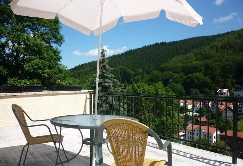 Majatalo Waldhaus Hutzelhöh