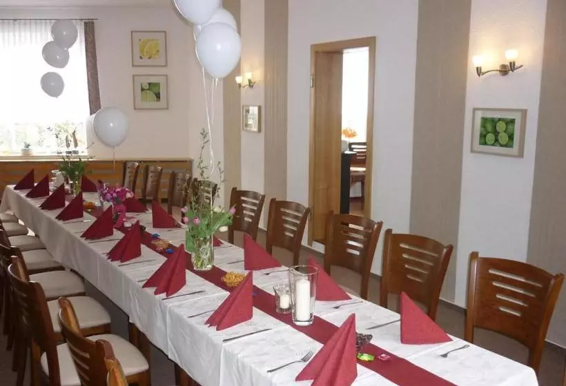 Majatalo Waldhaus Hutzelhöh