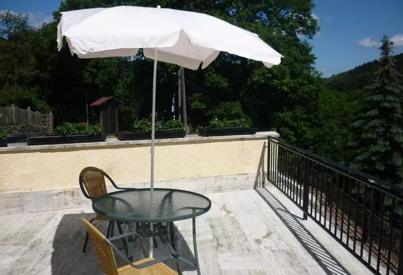 Majatalo Waldhaus Hutzelhöh