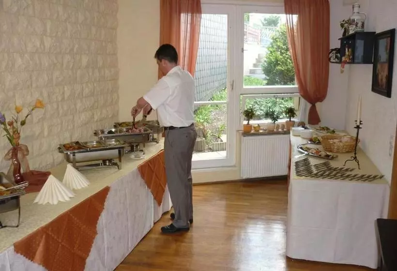 Majatalo Waldhaus Hutzelhöh