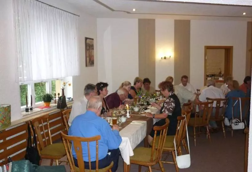 Majatalo Waldhaus Hutzelhöh