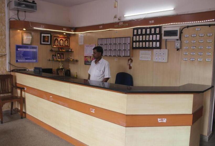 فندق Santosh Lodge