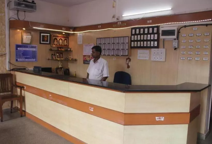 ホテル Santosh Lodge