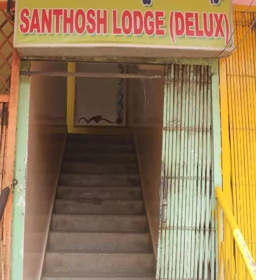 ホテル Santosh Lodge