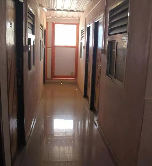 ホテル Santosh Lodge