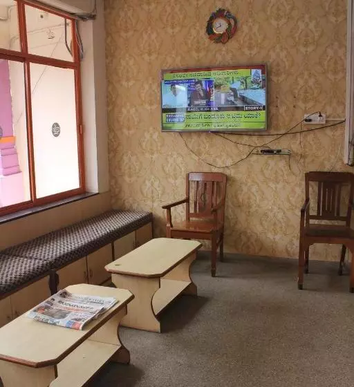 ホテル Santosh Lodge