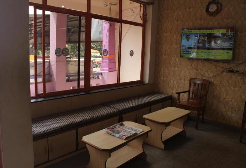 فندق Santosh Lodge