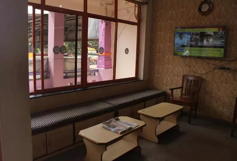 ホテル Santosh Lodge